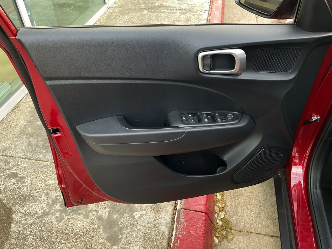 Used 2025 Hyundai Venue SEL image 13