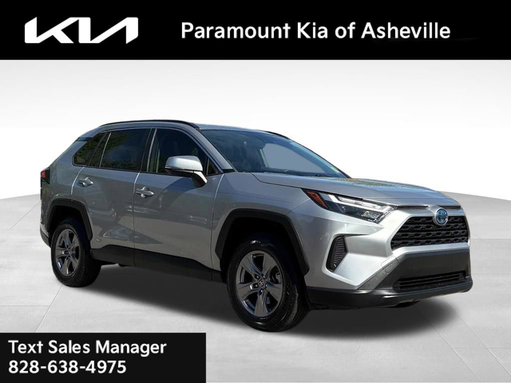 Used 2022 Toyota RAV4 XLE w/ Convenience Package AWD/4WD image 1