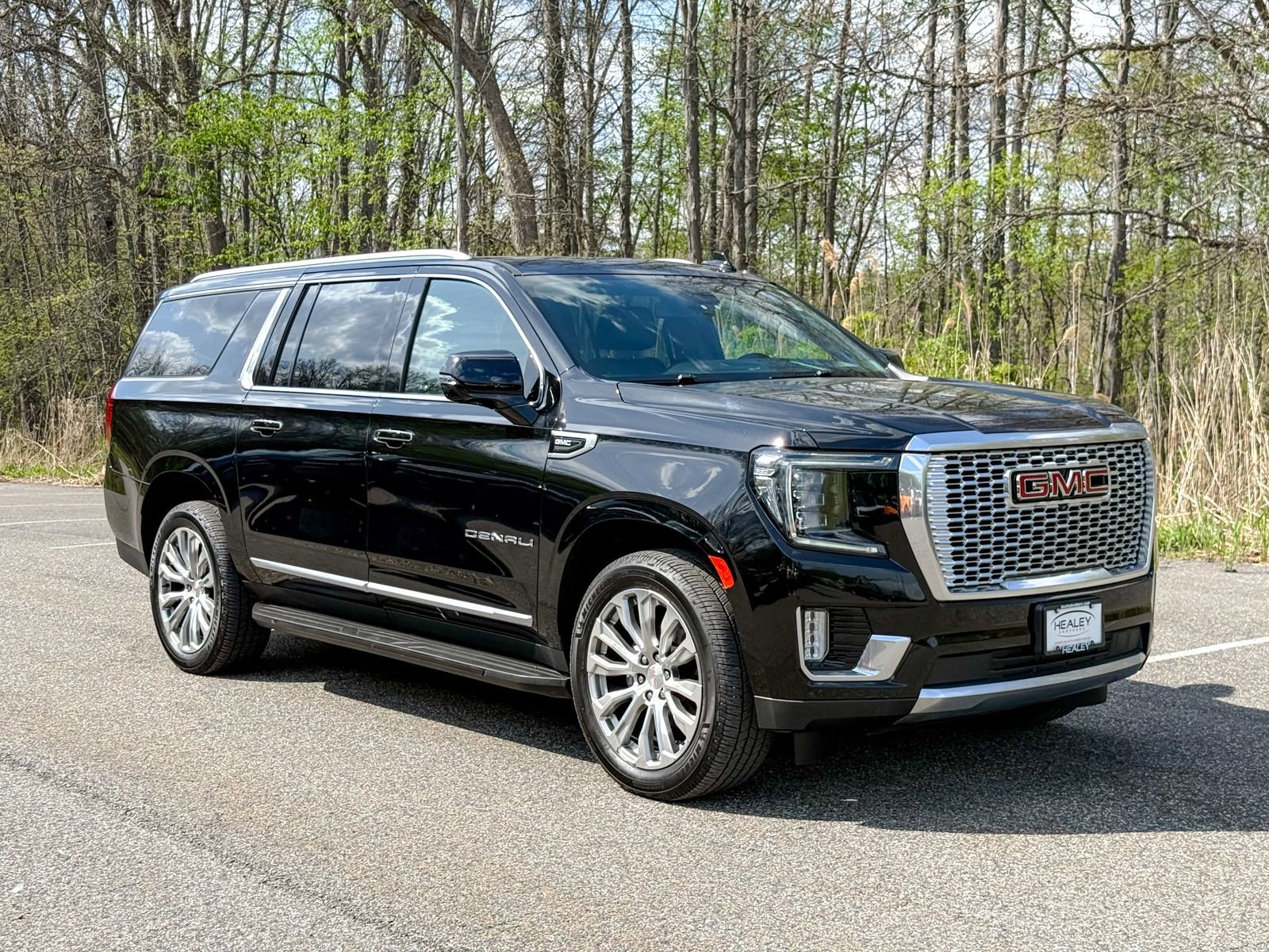 Used 2023 GMC Yukon XL Denali w/ Max Trailering Package AWD/4WD image 1