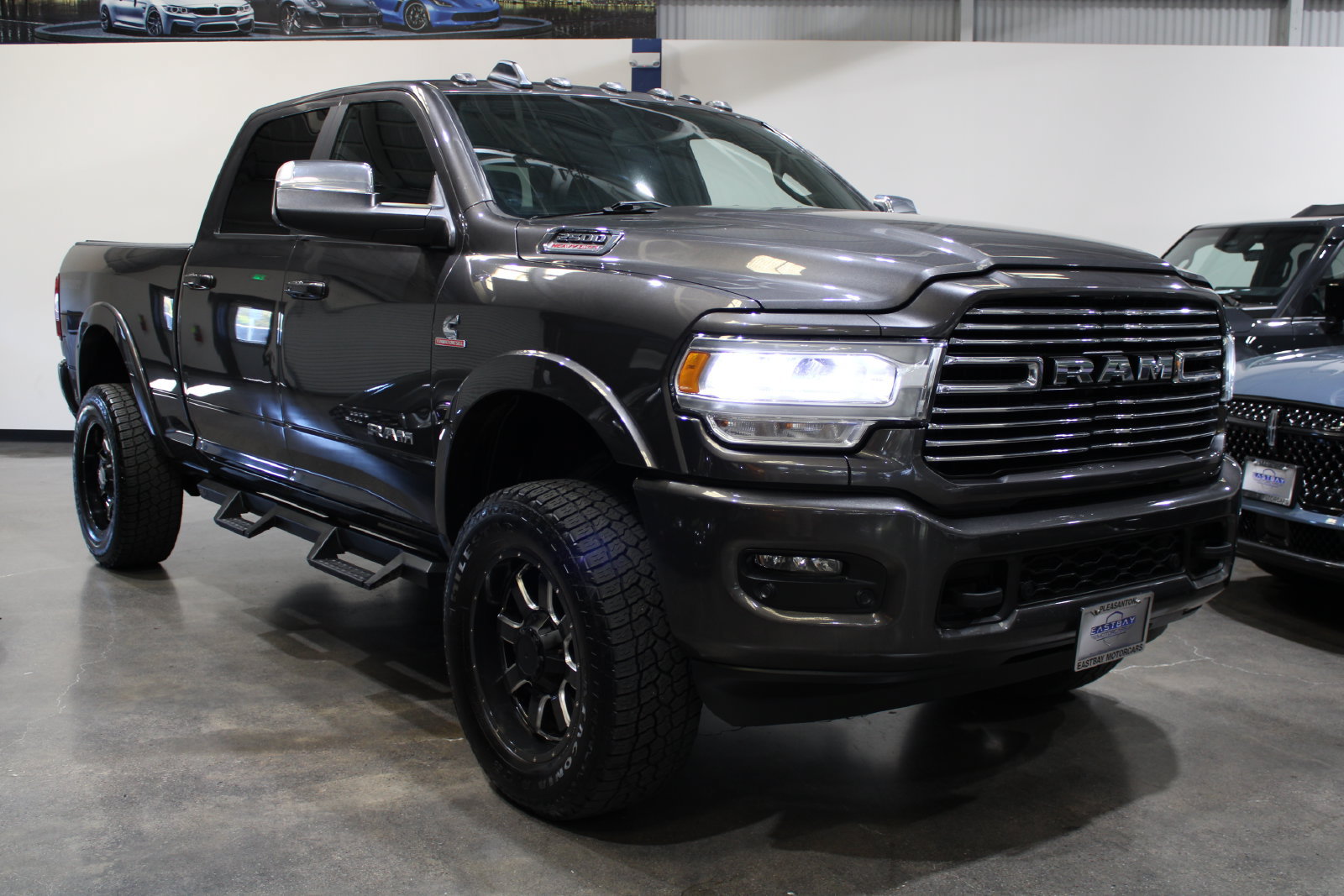 Used 2022 RAM 2500 Laramie AWD/4WD image 2