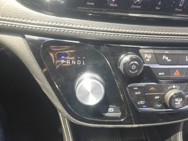 Used 2024 Chrysler Pacifica Premium FWD image 31