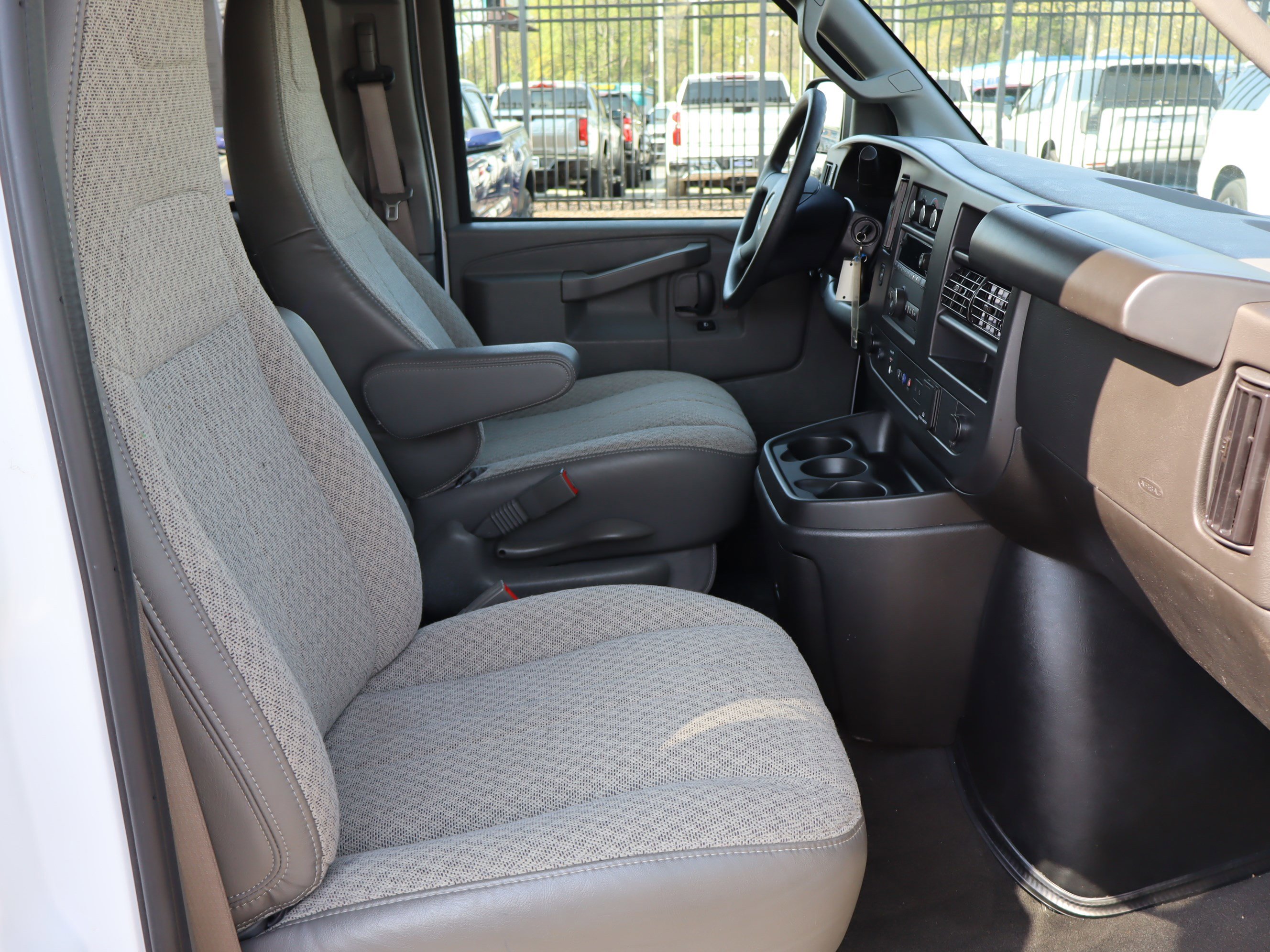 Used 2024 Chevrolet Express 3500 LT w/ LT Preferred Equipment Group image 33