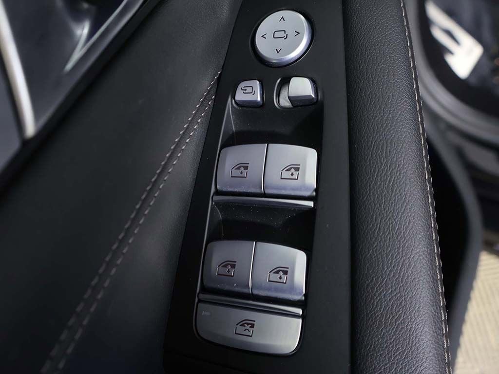 Used 2023 BMW X7 xDrive40i w/ M Sport Package image 41