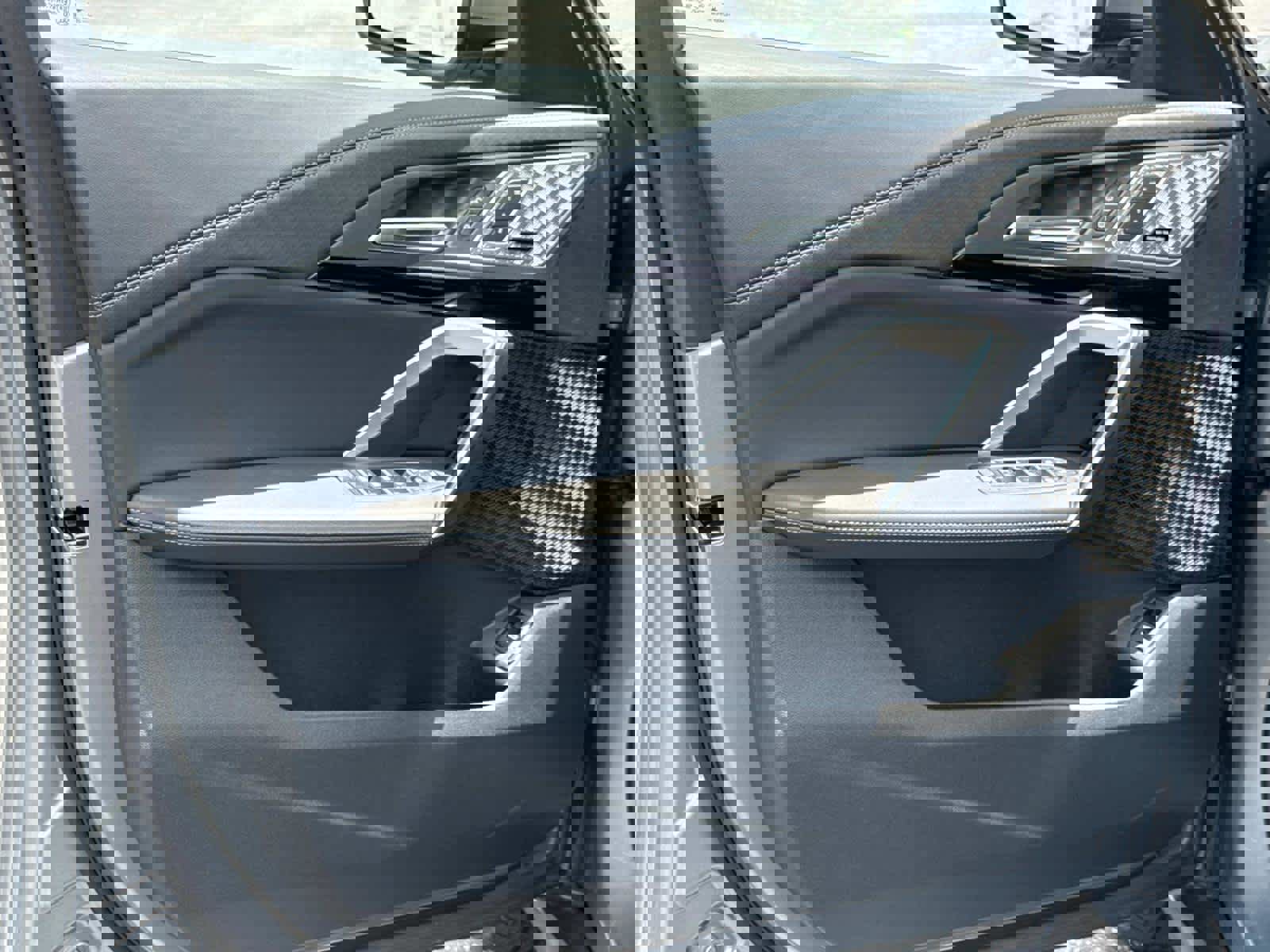 Used 2025 BMW X2 xDrive28i w/ Convenience Package image 26