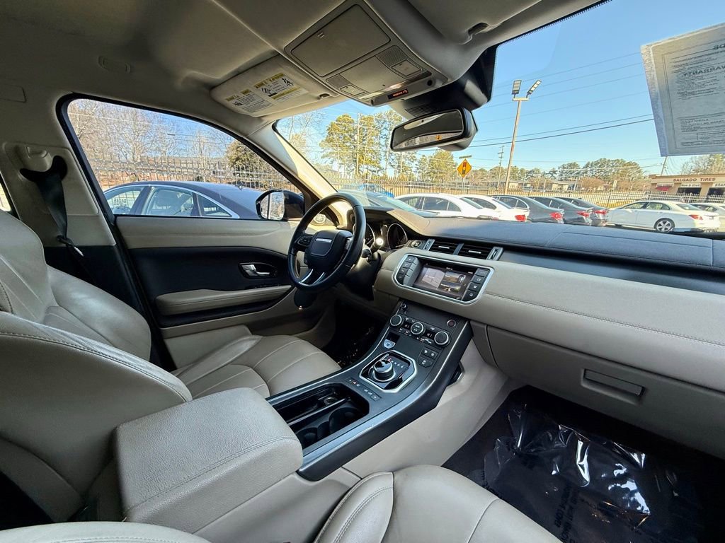 Used 2018 Land Rover Range Rover Evoque SE Premium image 25