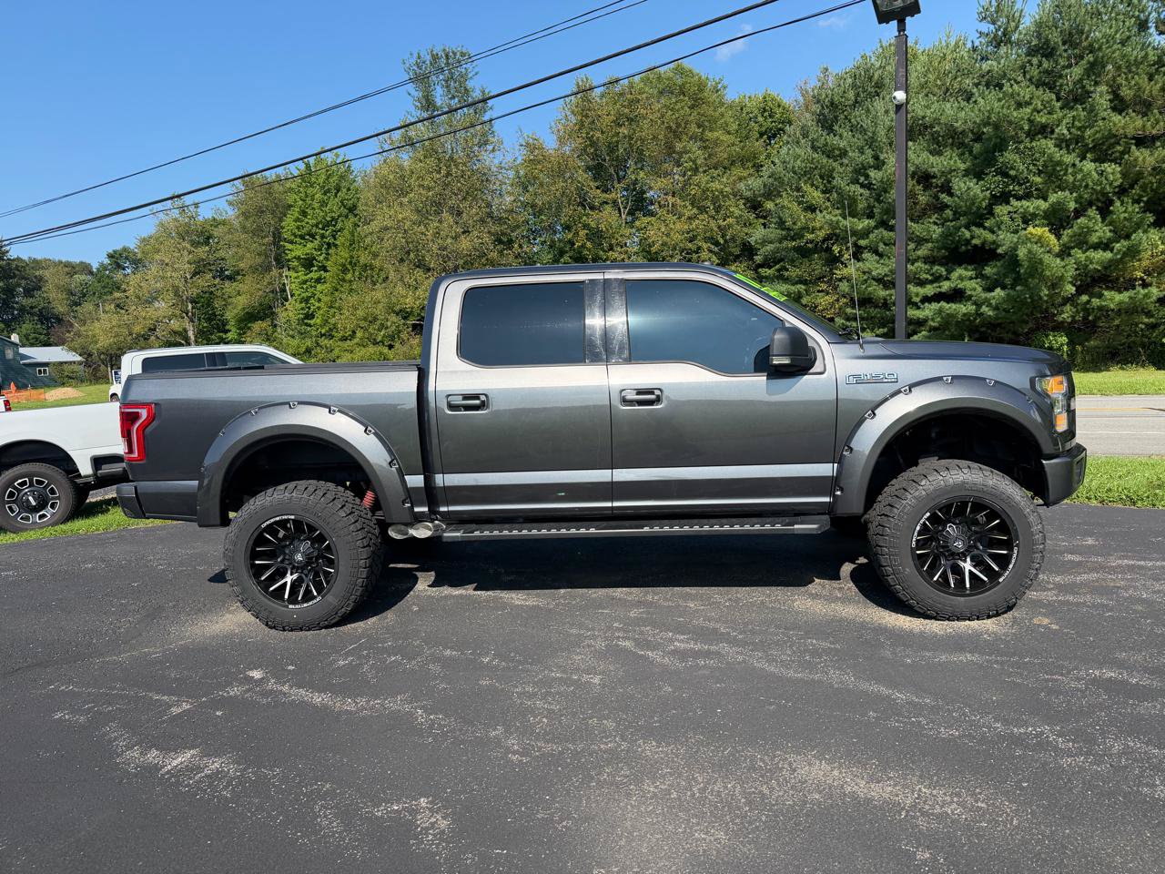 Used 2017 Ford F150 XLT w/ Equipment Group 302A Luxury AWD/4WD image 4
