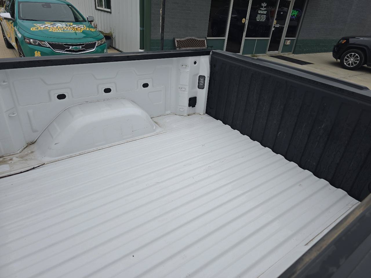 Used 2023 Chevrolet Silverado 1500 LT AWD/4WD image 11