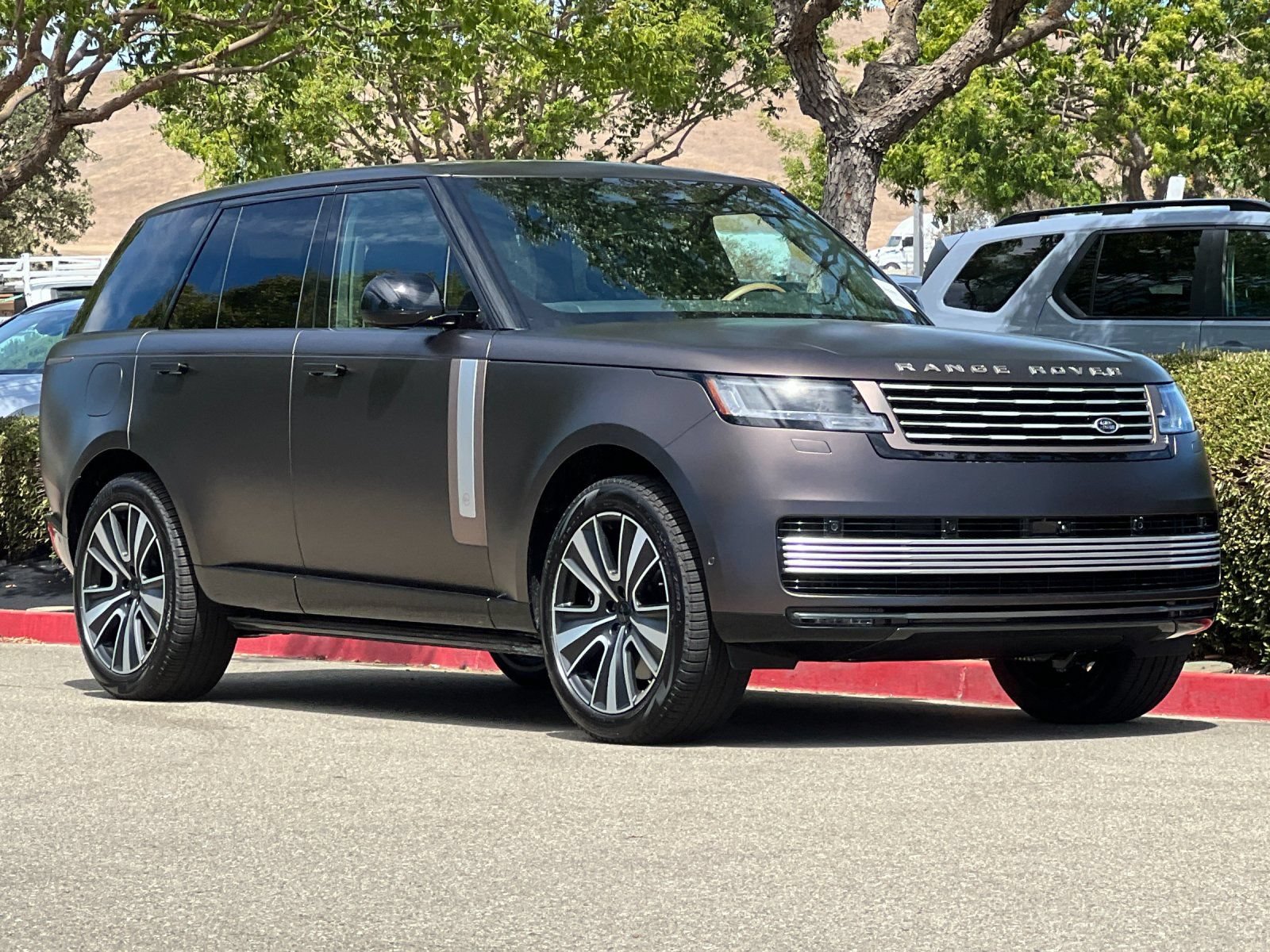 New 2026 Land Rover Range Rover SV AWD/4WD image 8