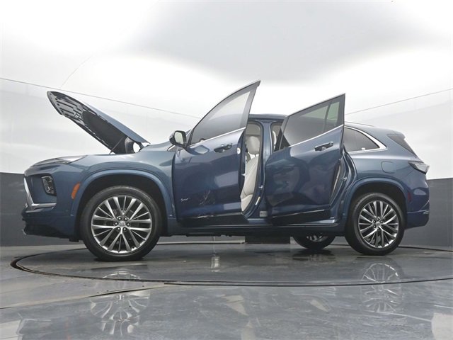 Certified 2025 Buick Enclave Avenir image 59