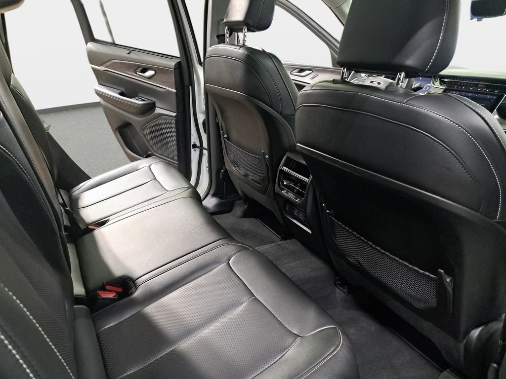 Certified 2024 Jeep Grand Cherokee Limited w/ Luxury Tech Group II image 12