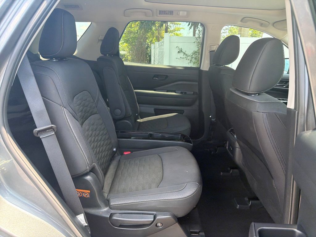 Used 2025 Nissan Pathfinder SV w/ SV Premium Package FWD image 34