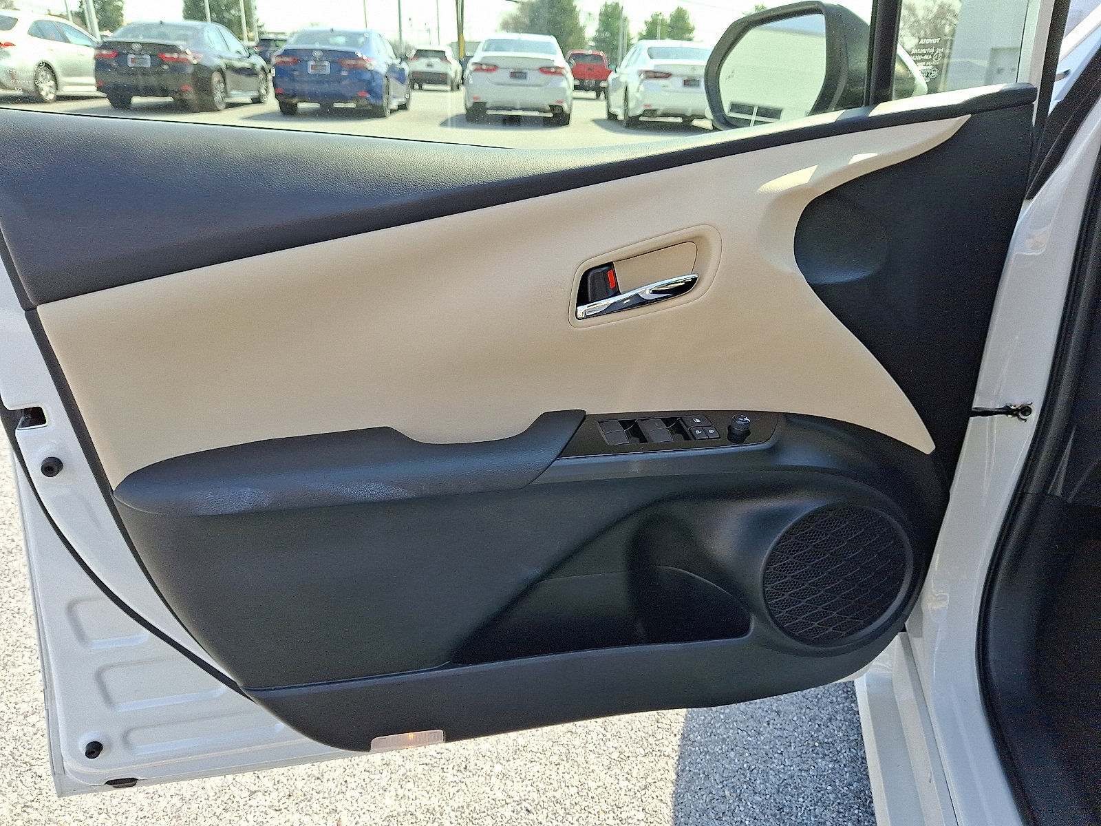 Certified 2021 Toyota Prius XLE image 14