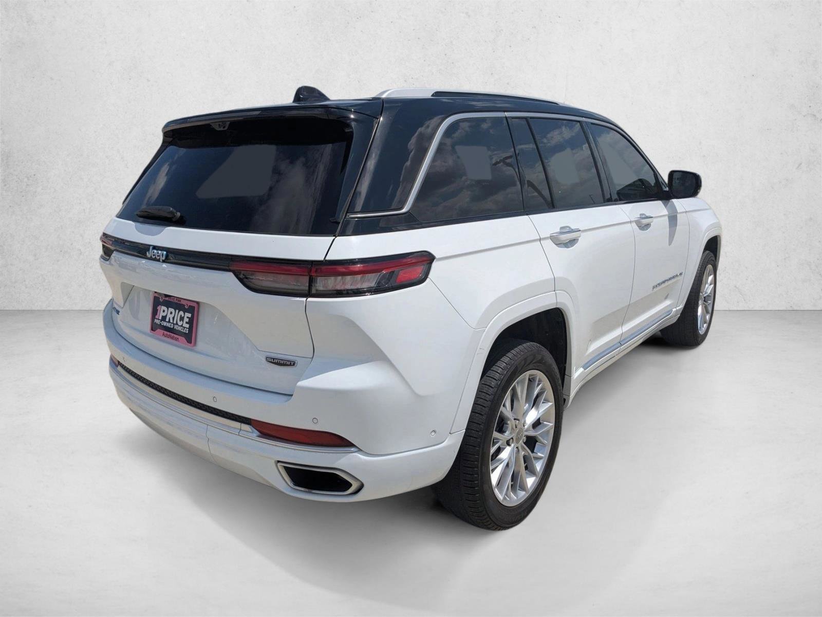 Certified 2023 Jeep Grand Cherokee Summit w/ Advanced Protech Group IV AWD/4WD image 5