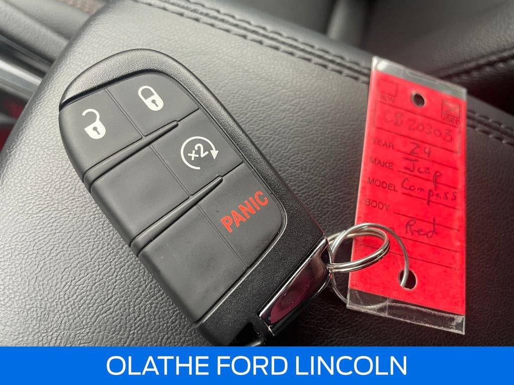 Used 2024 Jeep Compass Latitude w/ Sun and Sound Group image 35