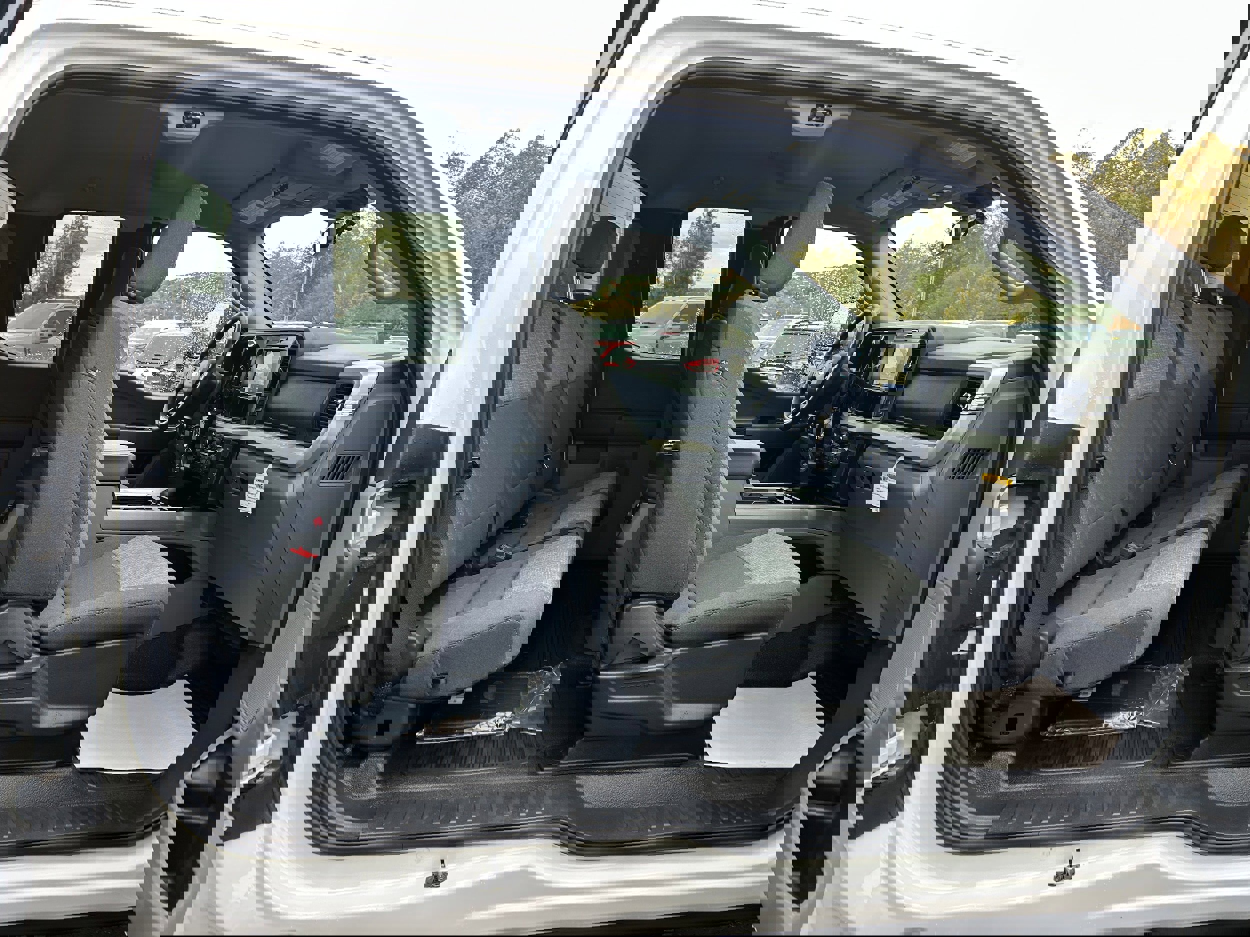 New 2025 Ford F450 XLT w/ XLT Value Package image 47