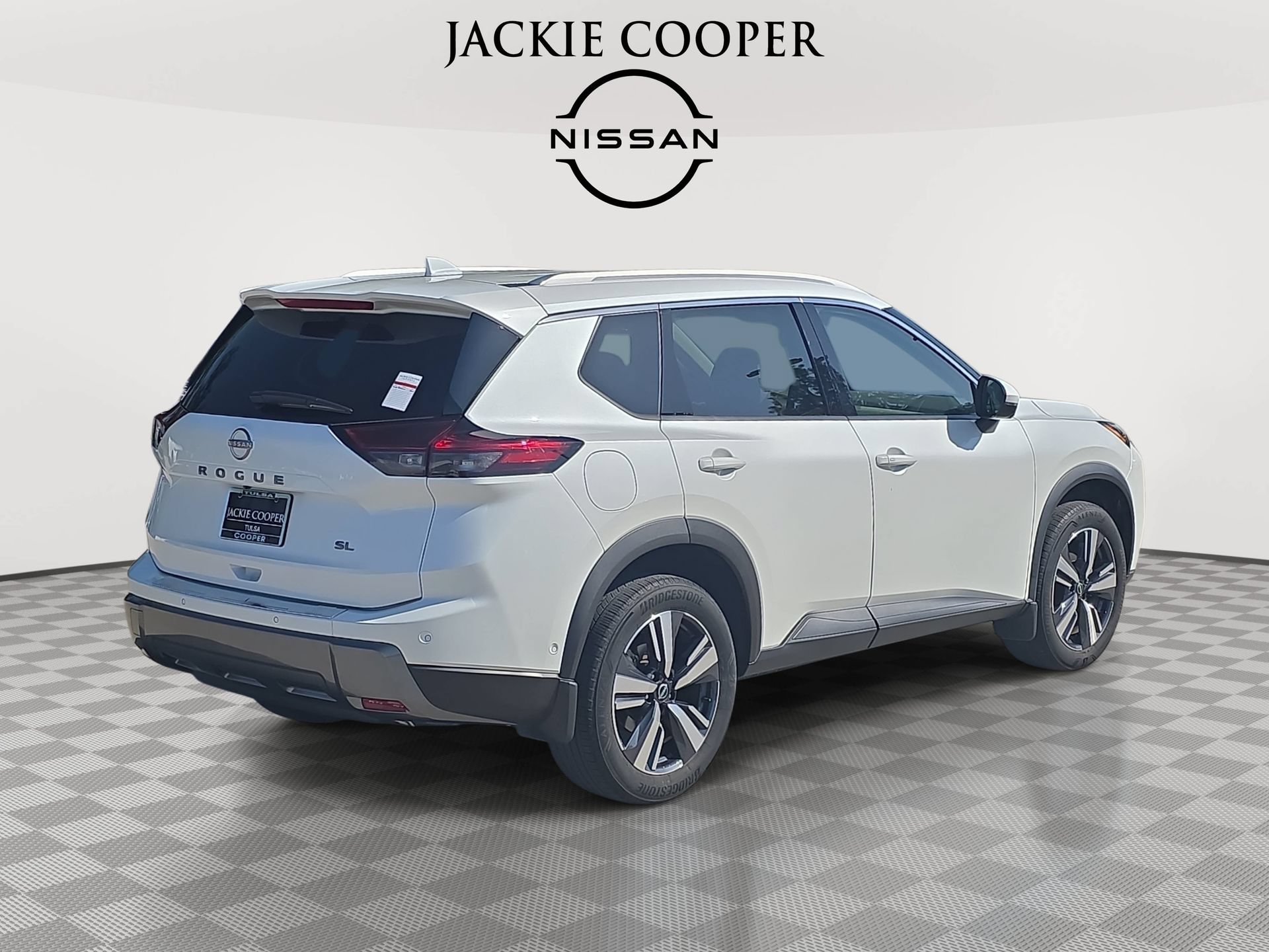Used 2024 Nissan Rogue SL w/ SL Premium Package FWD image 5