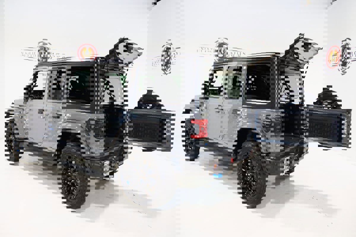 Used 2022 Jeep Wrangler Unlimited Sahara w/ Cold Weather Group image 38