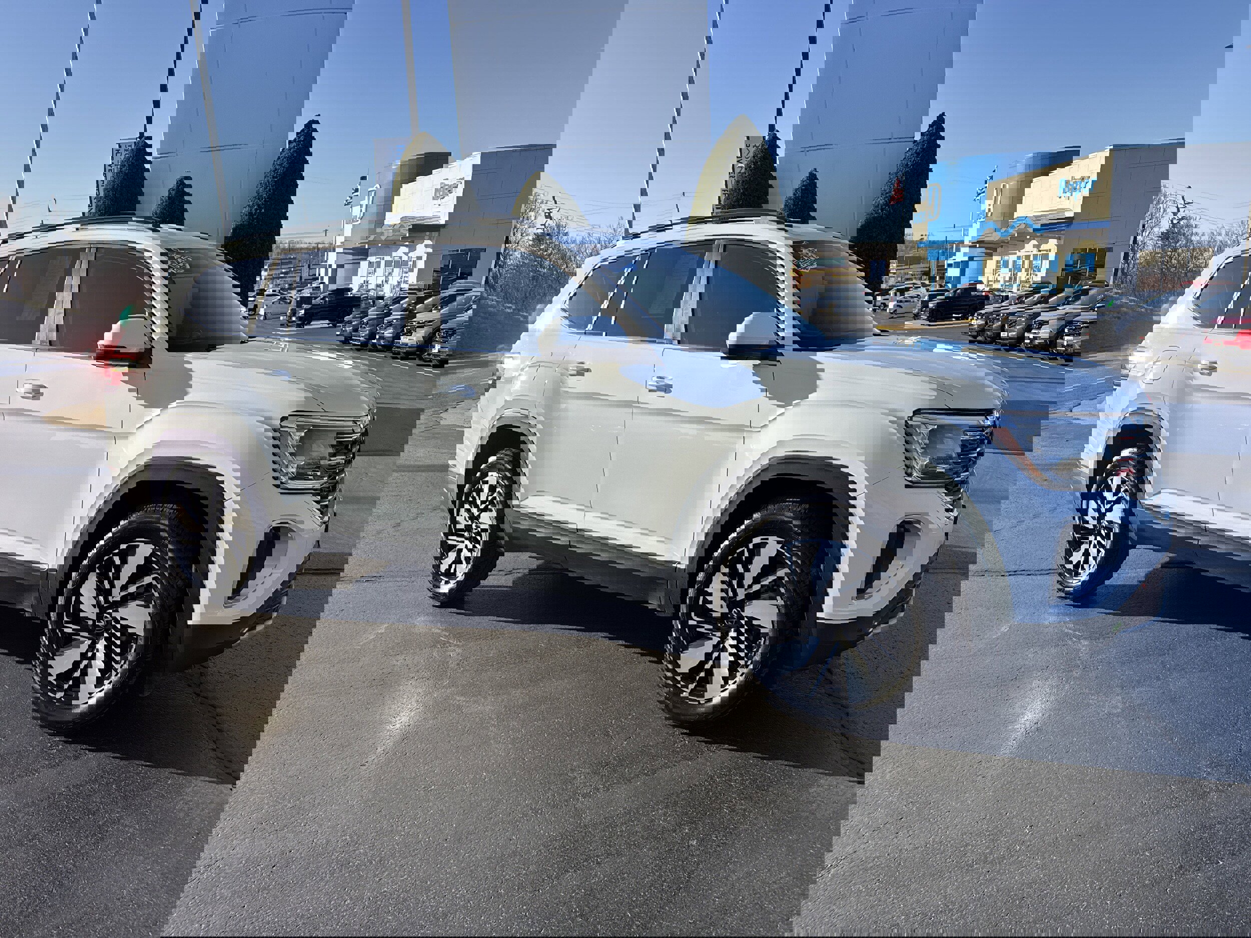 Used 2025 Volkswagen Atlas SE image 1