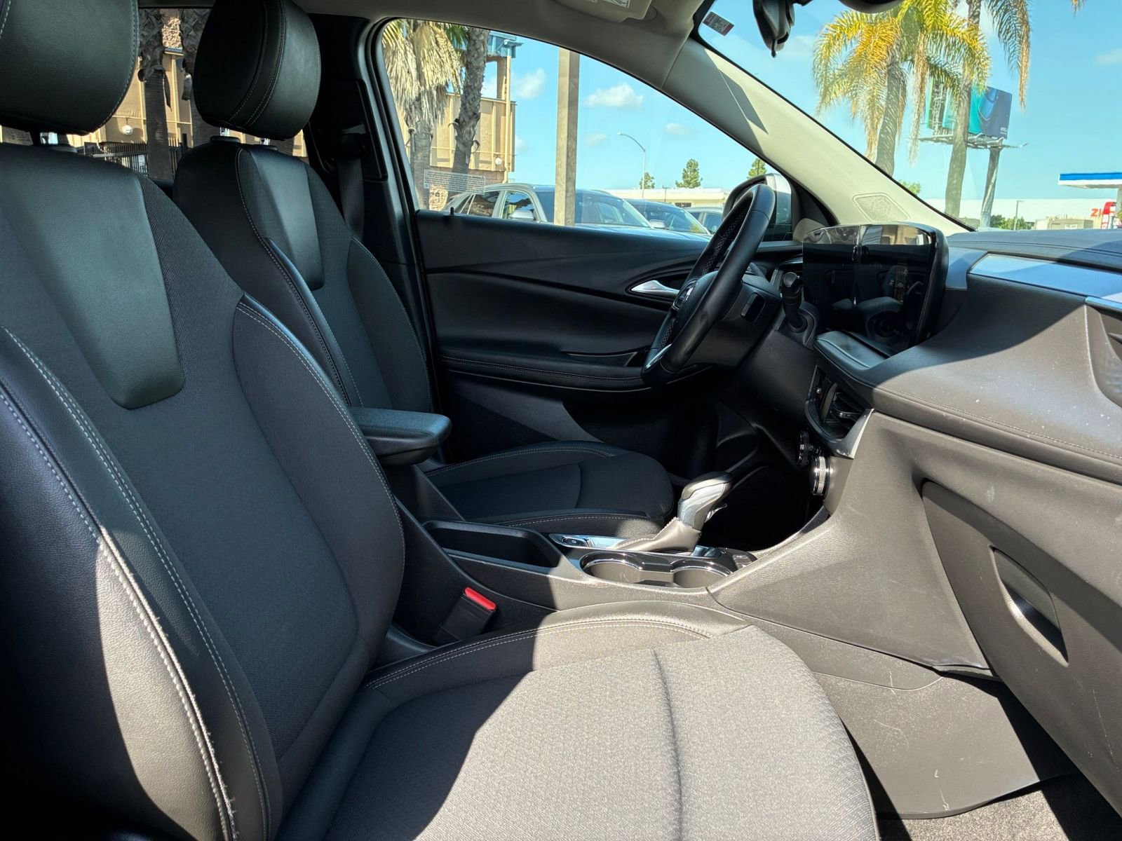 Used 2025 Buick Encore GX Preferred image 35