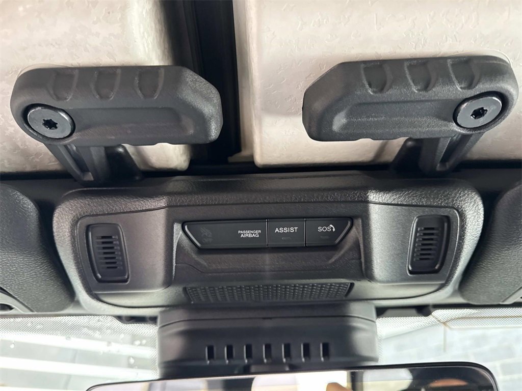 Used 2025 Jeep Wrangler Unlimited Rubicon image 19