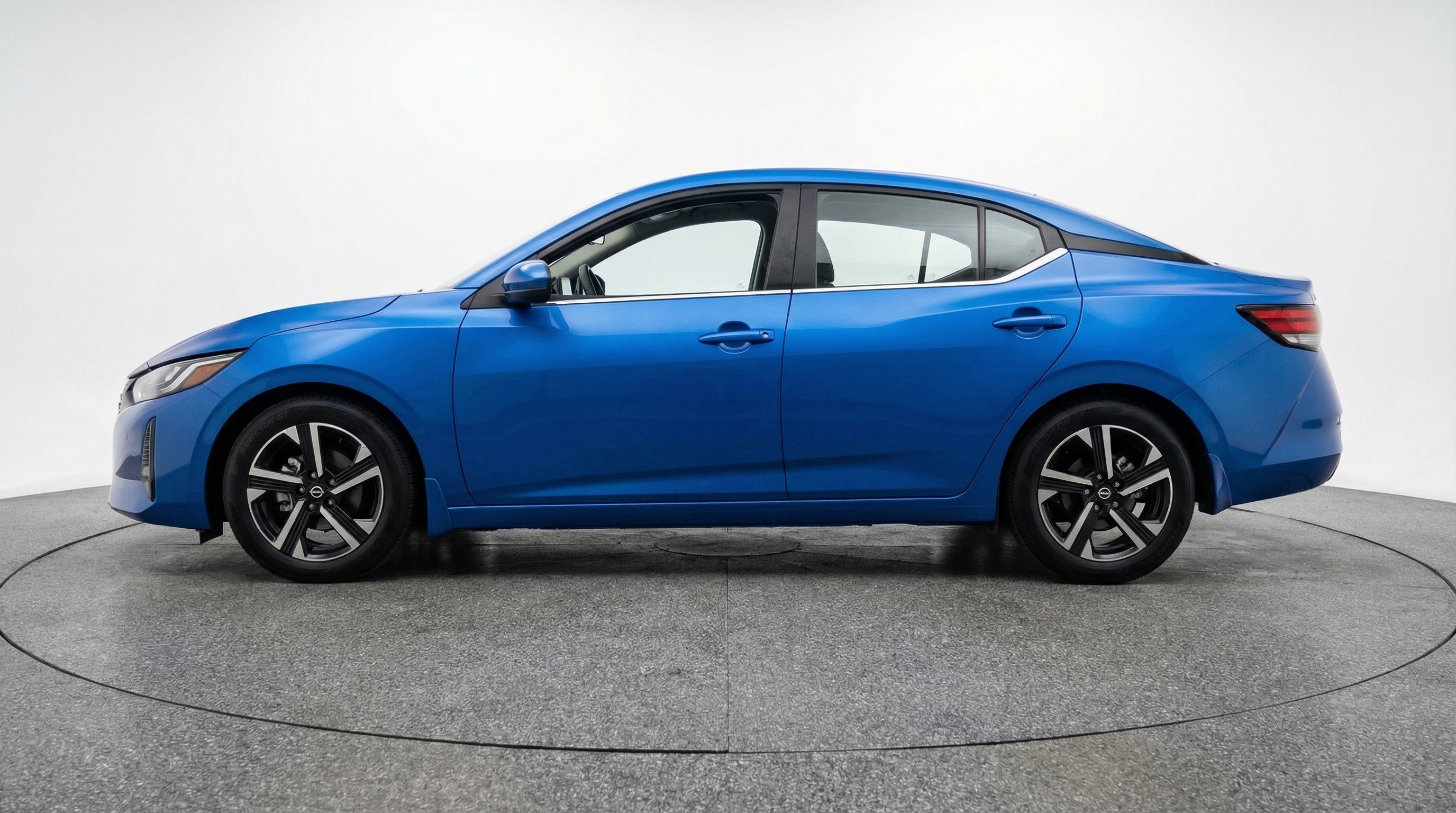 Used 2025 Nissan Sentra SV FWD image 5