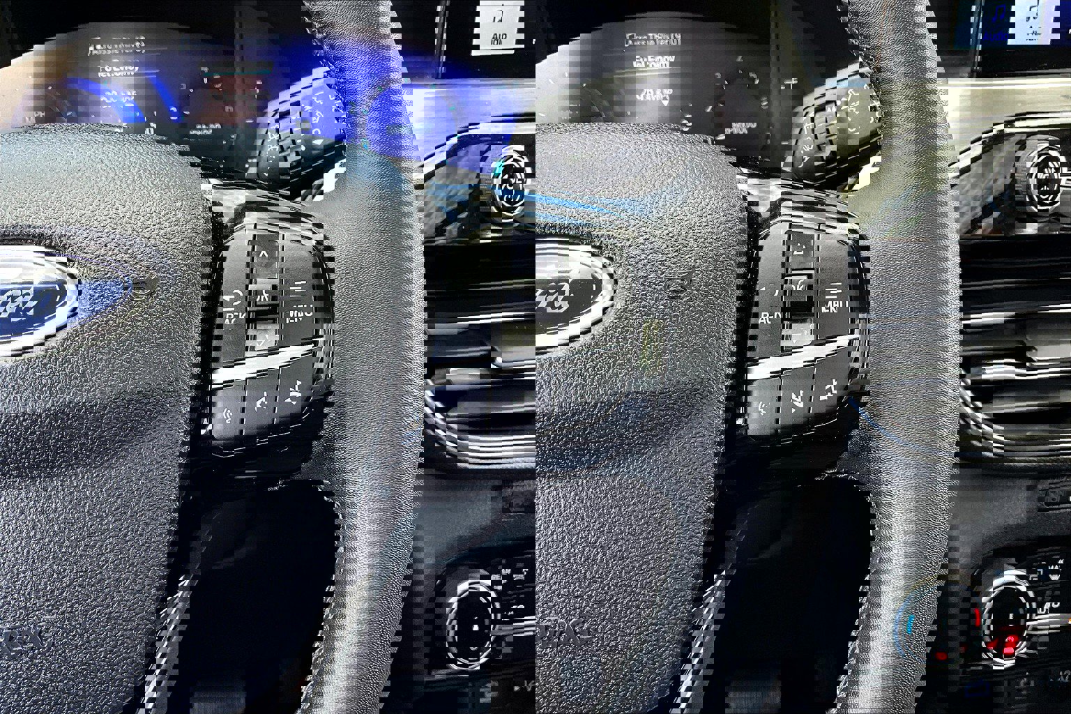 Used 2022 Ford Escape Titanium w/ Class II Trailer Tow Package image 23