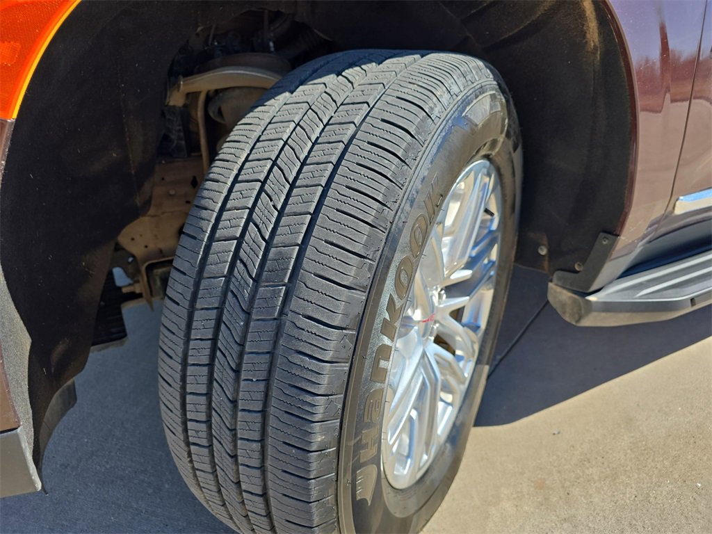 Used 2023 GMC Yukon SLT w/ SLT Premium Package image 33