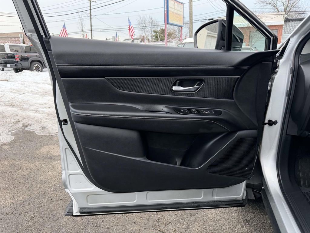 Used 2025 Nissan Murano SV image 31