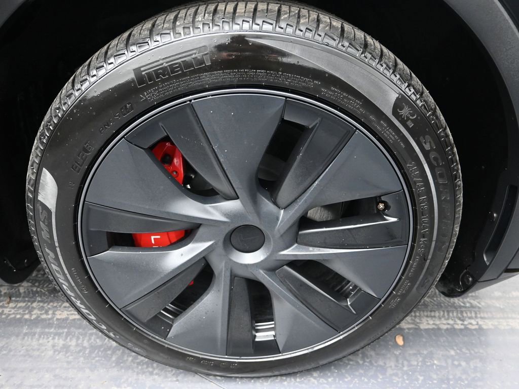 Used 2024 Tesla Model Y Long Range image 9