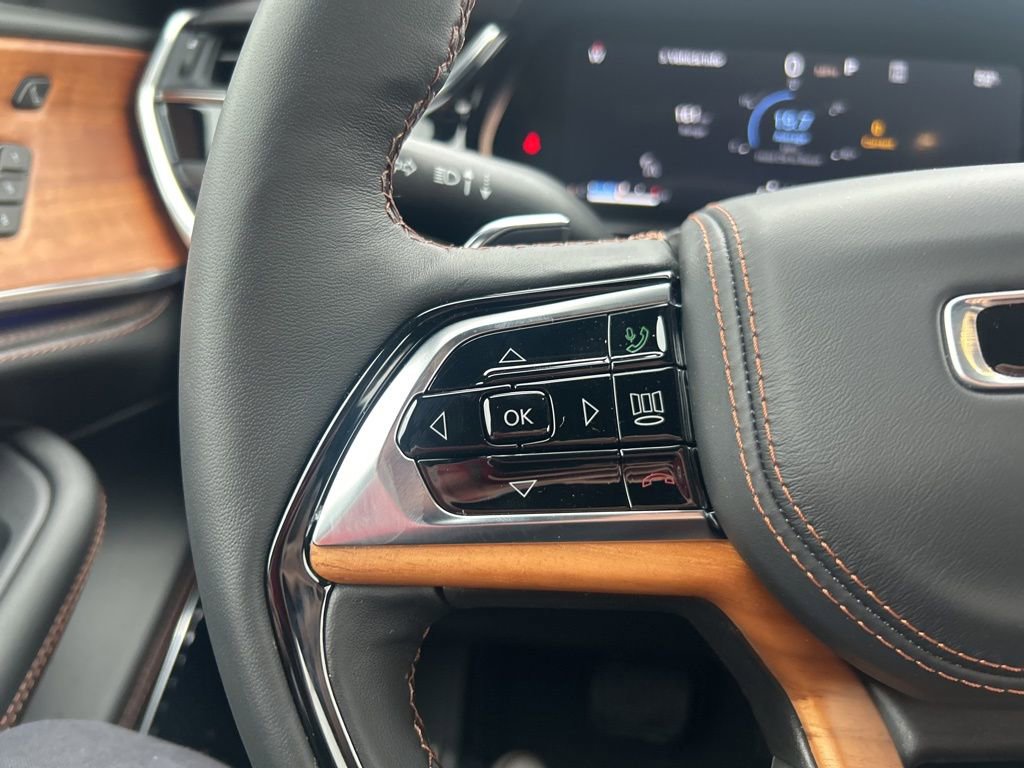 New 2025 Jeep Grand Cherokee Summit image 14