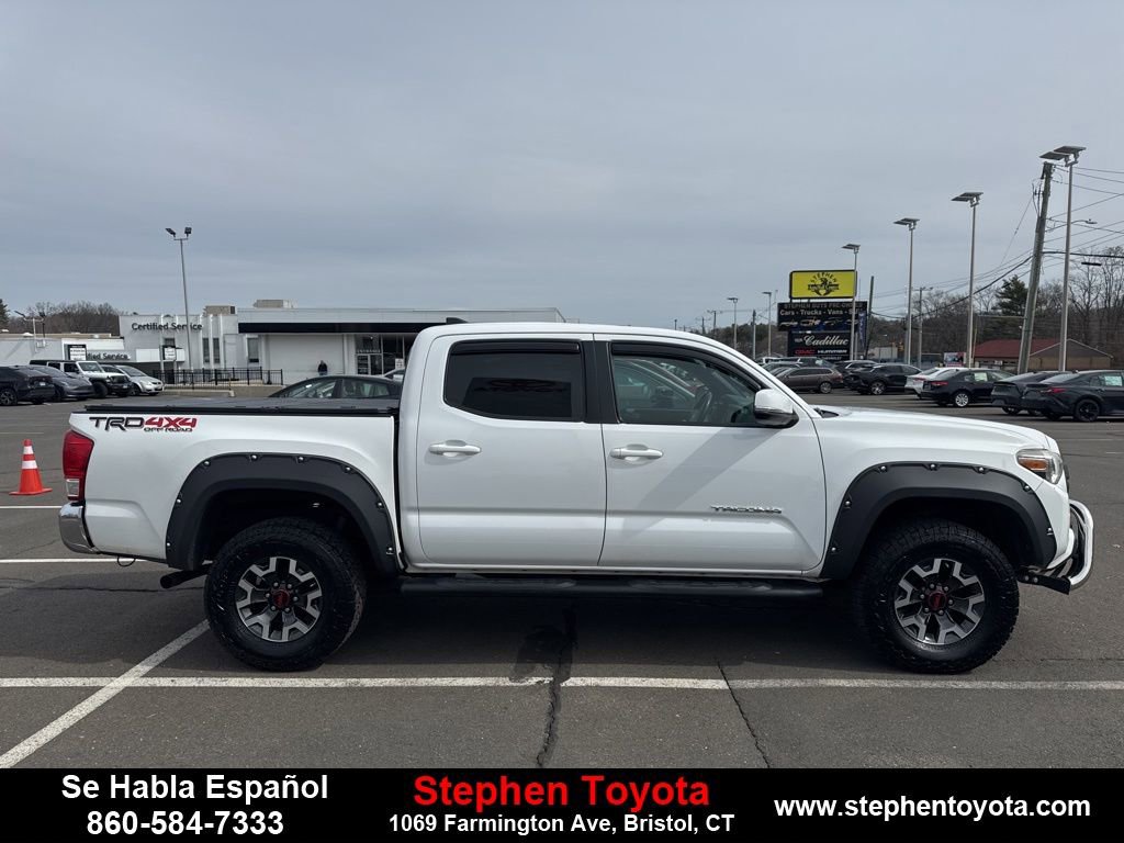 Used 2017 Toyota Tacoma TRD Off-Road image 8