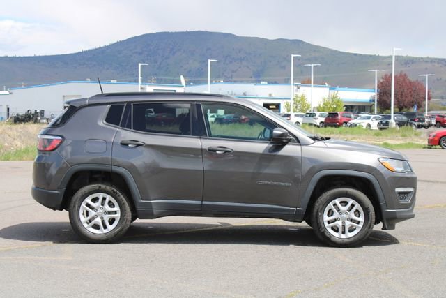 Used 2017 Jeep Compass Sport w/ Cold Weather Group AWD/4WD image 6