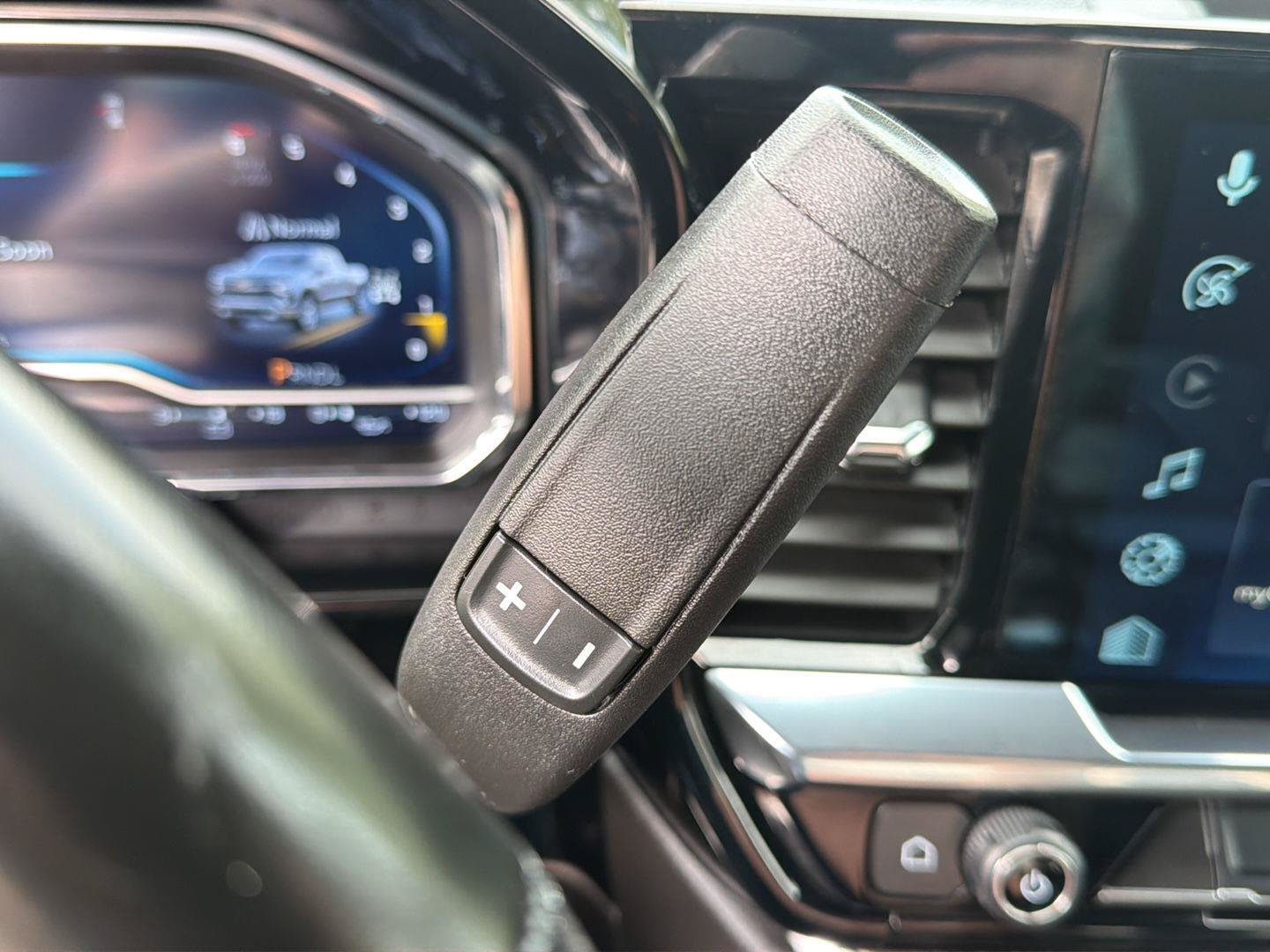 Used 2024 Chevrolet Silverado 1500 LT AWD/4WD image 19