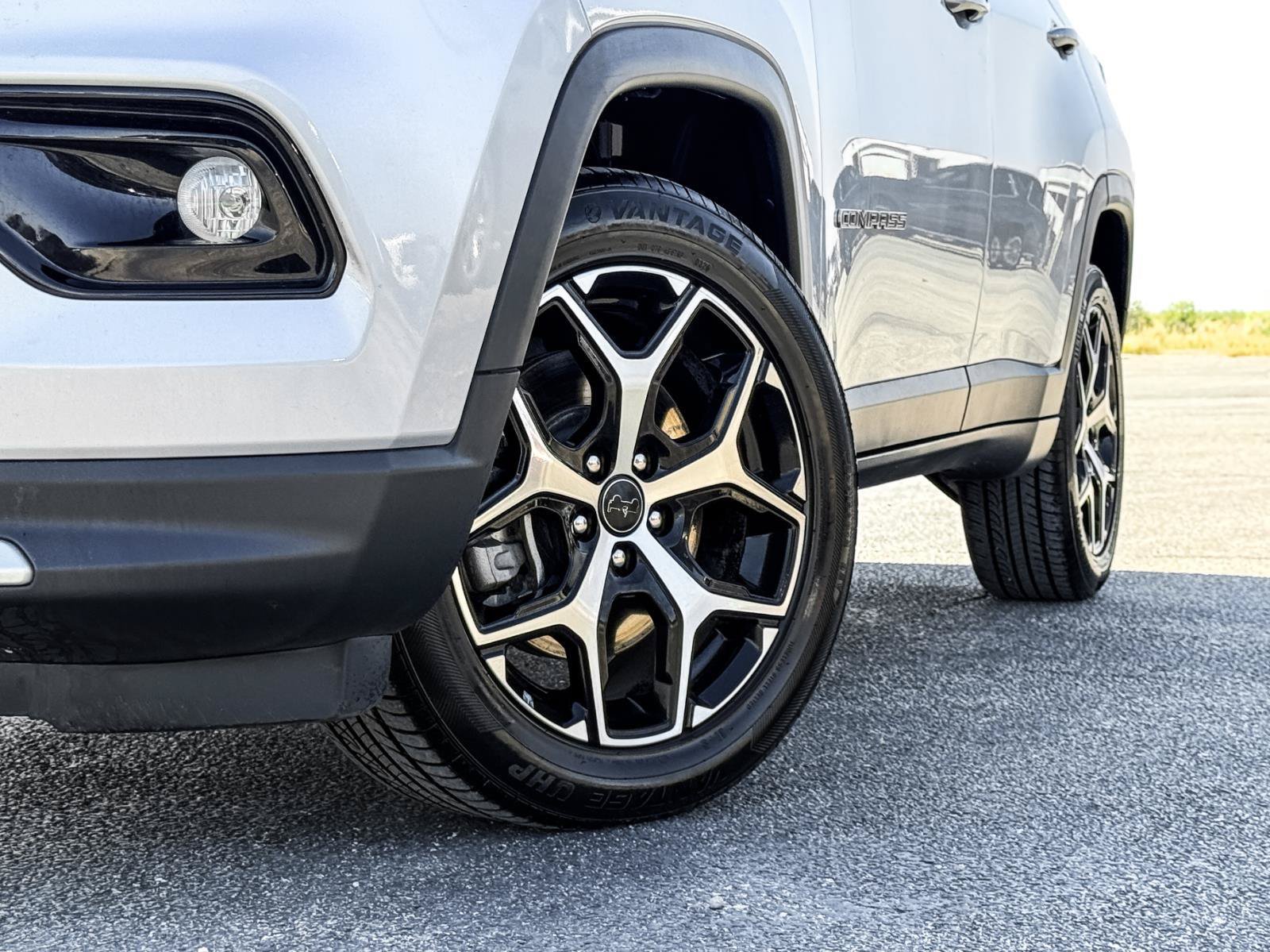 Used 2025 Jeep Compass Limited AWD/4WD image 2