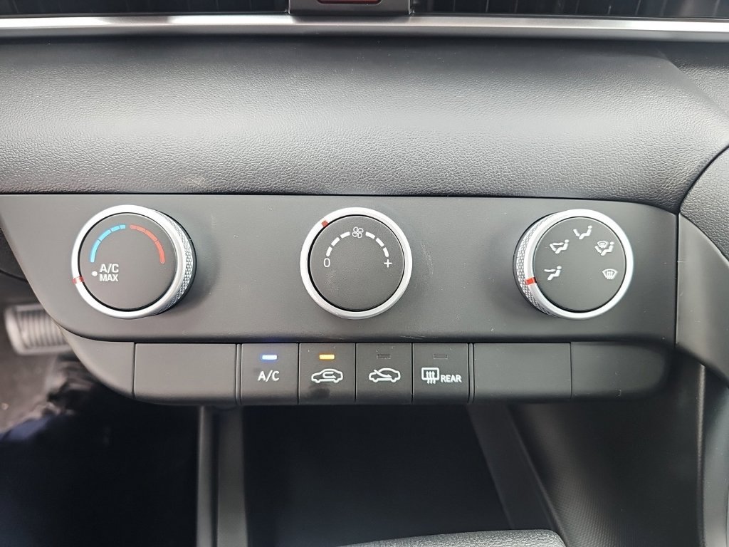 New 2026 Hyundai Elantra SE FWD image 19
