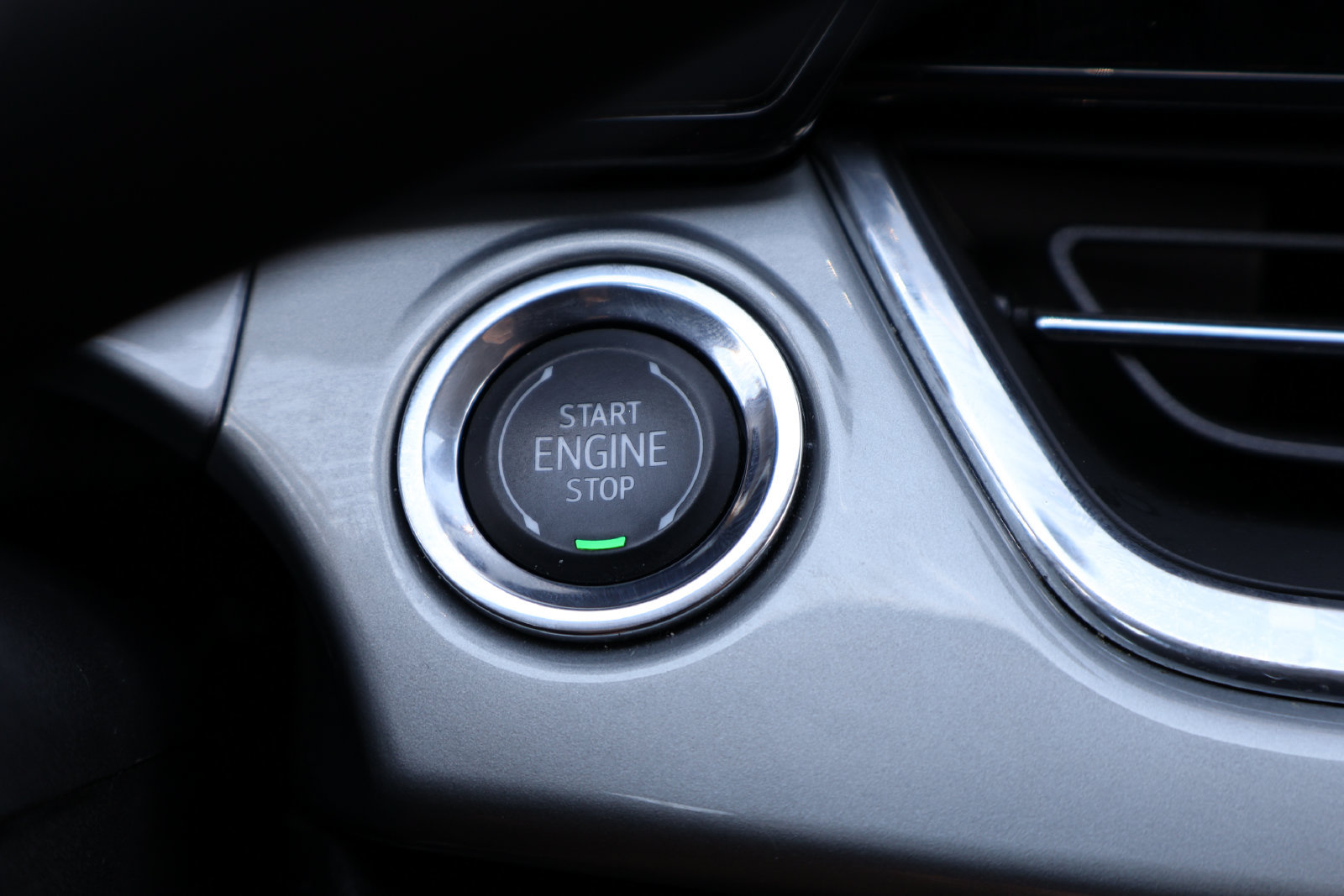 Used 2025 Chevrolet Trax LT FWD image 21