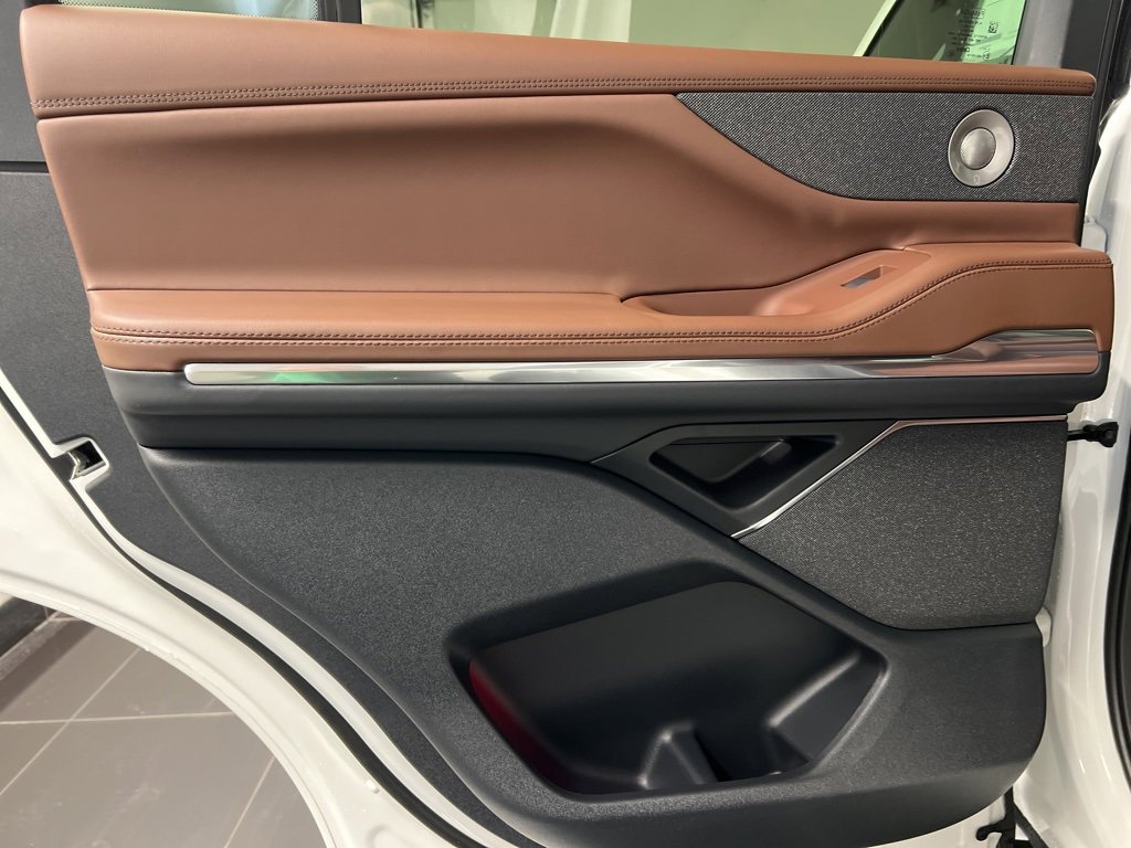 New 2026 Lincoln Navigator Reserve image 40