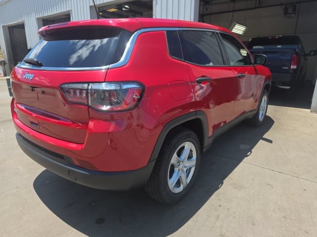 Used 2023 Jeep Compass Sport AWD/4WD image 4