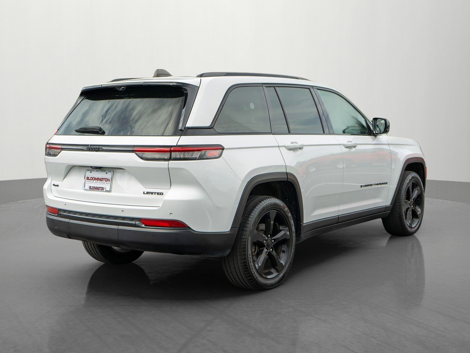 Used 2023 Jeep Grand Cherokee Limited w/ Luxury Tech Group II AWD/4WD image 7