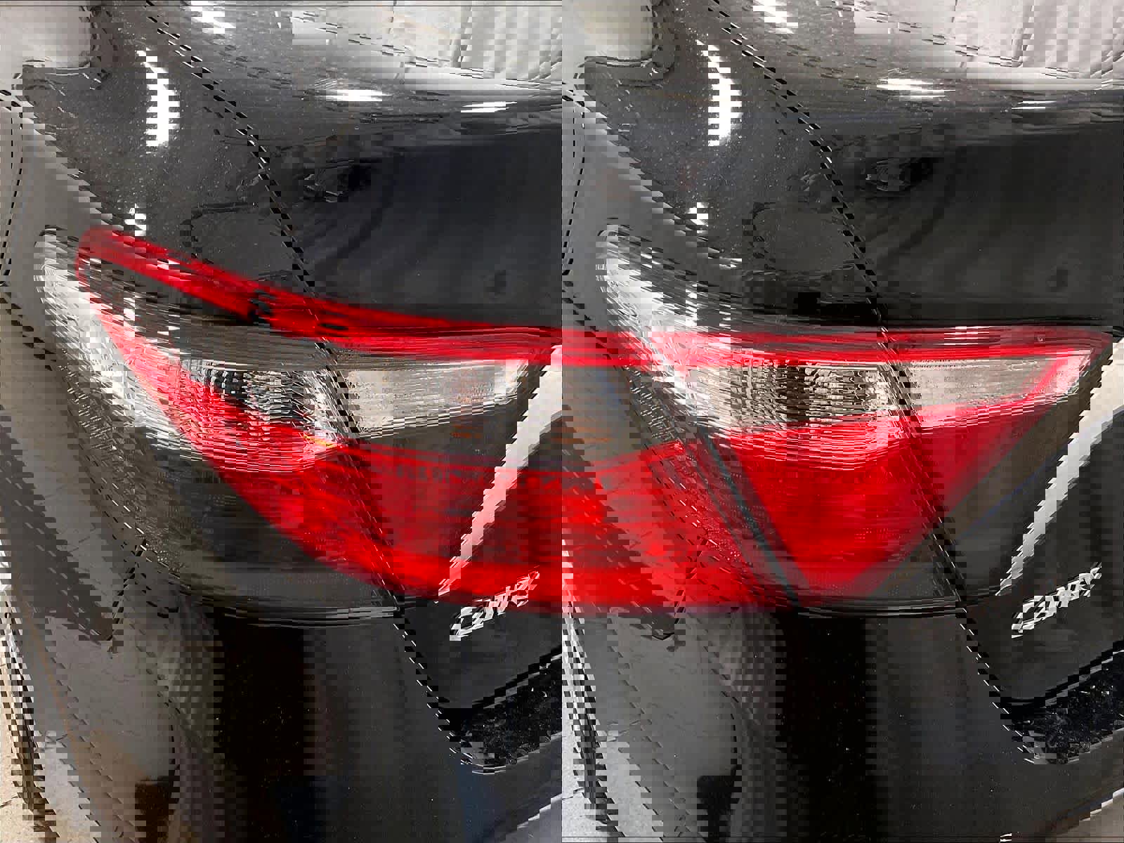 Used 2017 Toyota Camry LE image 32