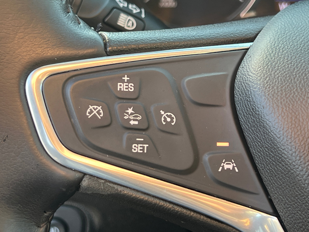 Used 2020 Chevrolet Equinox LT w/ Driver Convenience Package image 19