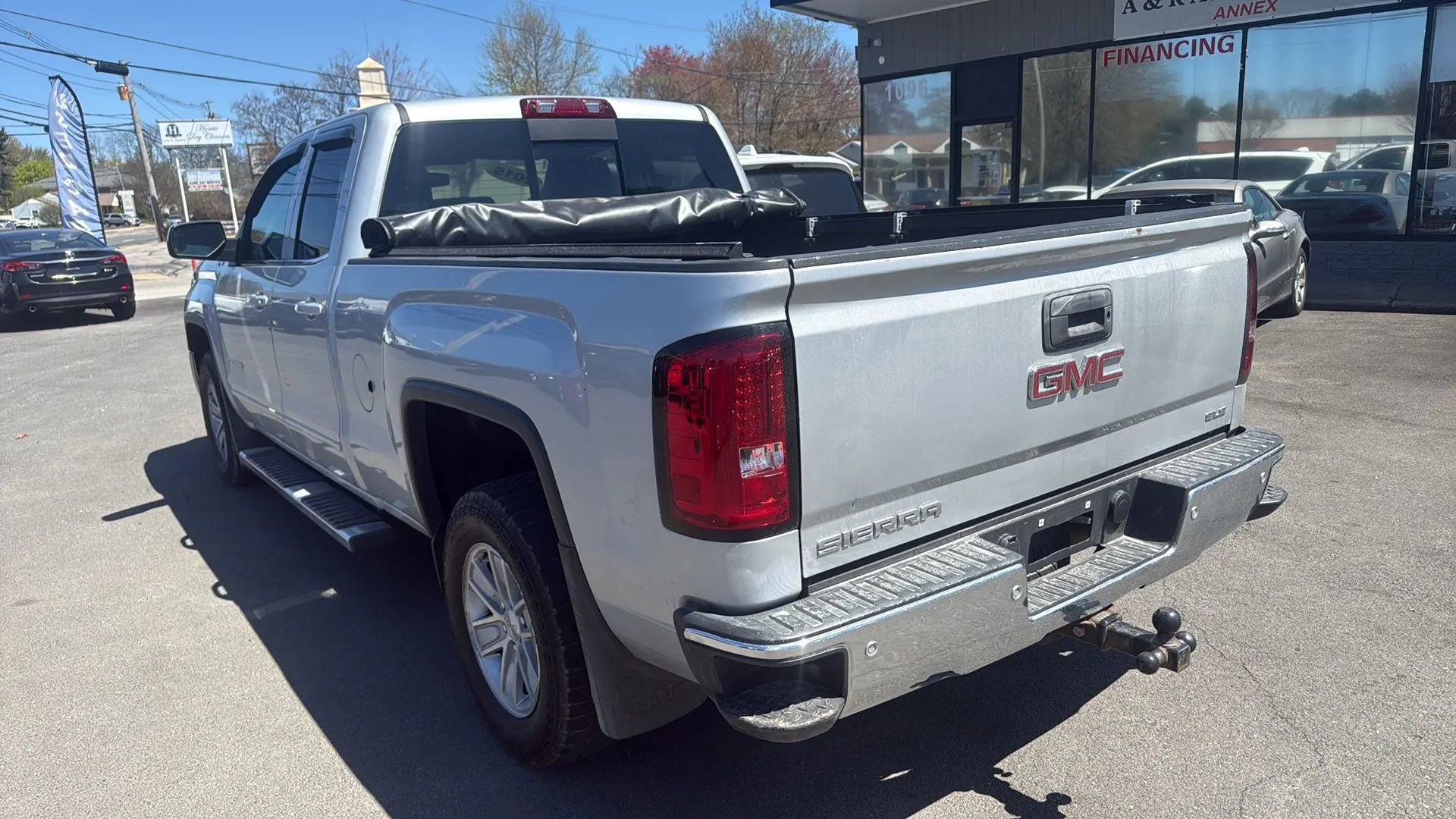 Used 2015 GMC Sierra 1500 SLE w/ SLE Value Package AWD/4WD image 5