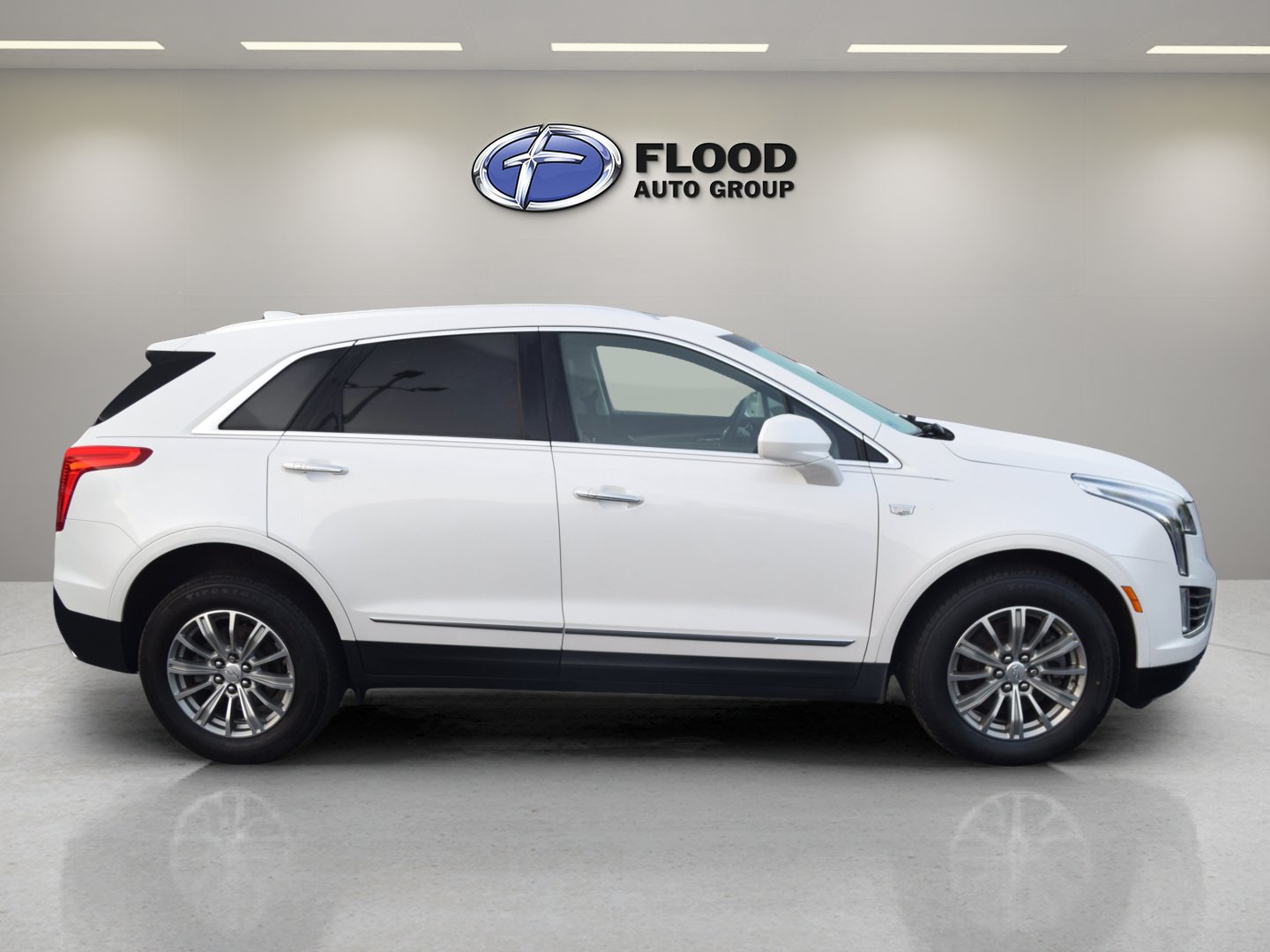 Used 2017 Cadillac XT5 Luxury AWD/4WD image 3