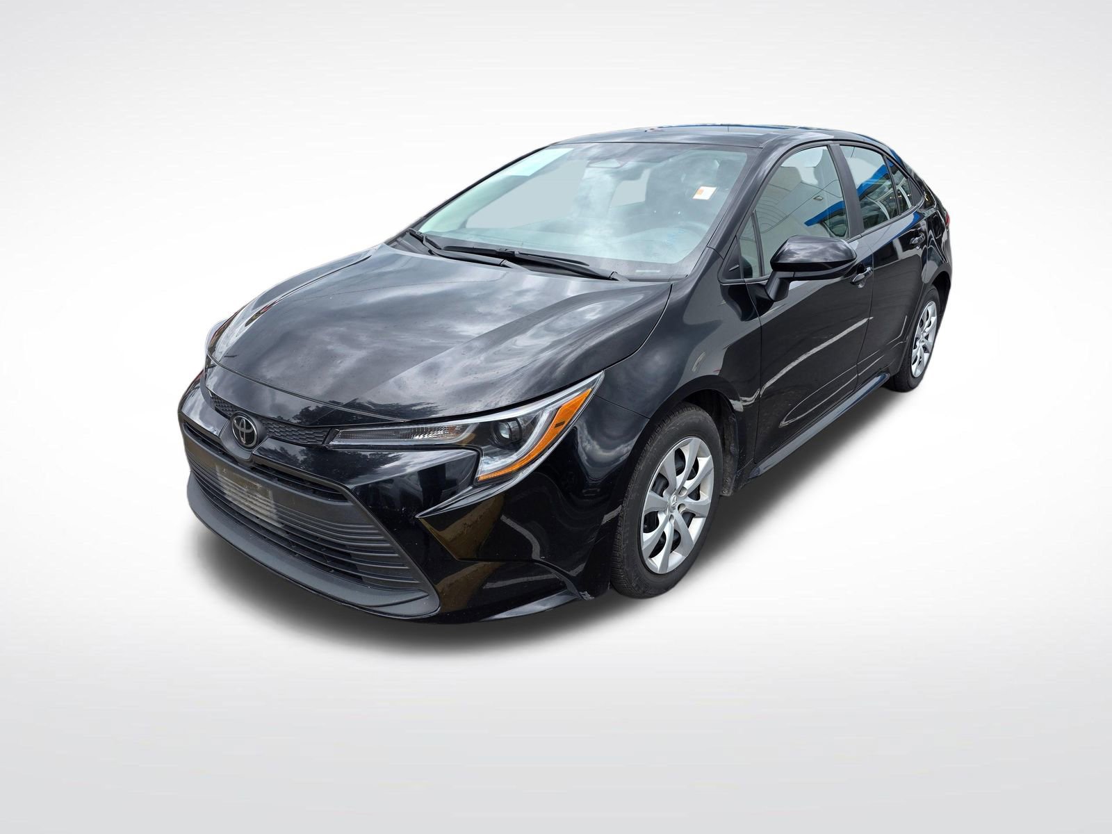 Used 2024 Toyota Corolla LE image 2