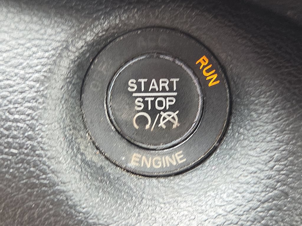 Used 2014 Jeep Cherokee Latitude w/ Comfort/Convenience Group AWD/4WD image 34