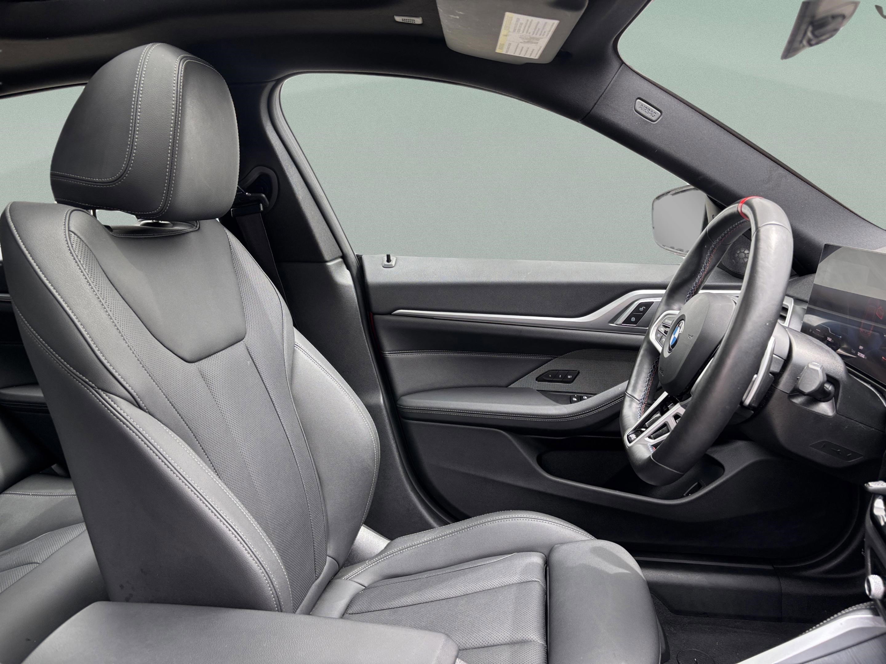 Used 2025 BMW M440i image 24