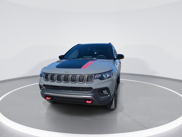 Used 2024 Jeep Compass Trailhawk image 3