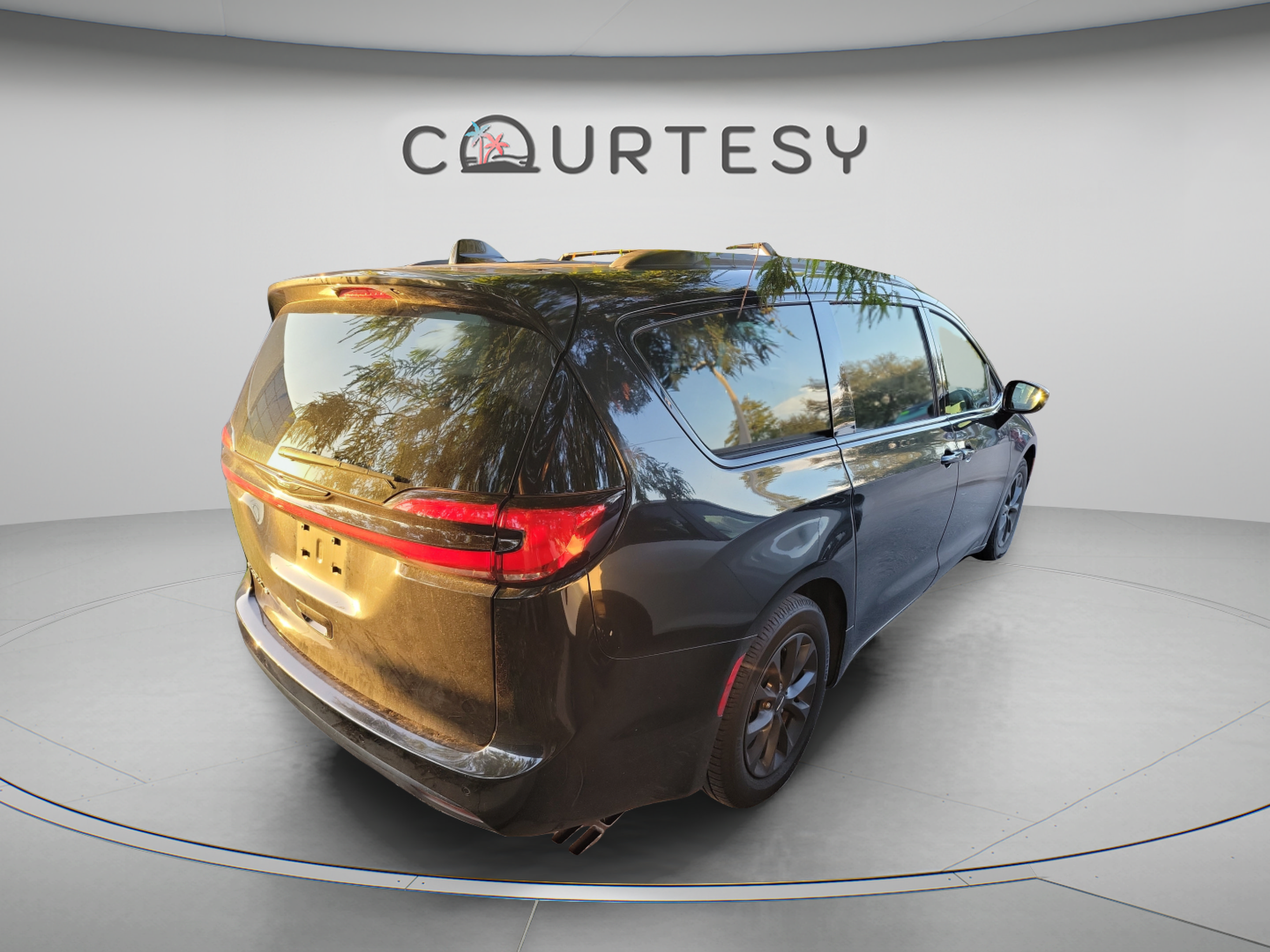 Used 2021 Chrysler Pacifica Touring-L w/ S Appearance Package FWD image 15