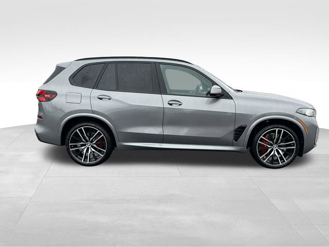 New 2026 BMW X5 xDrive40i w/ M Sport Package AWD/4WD image 2