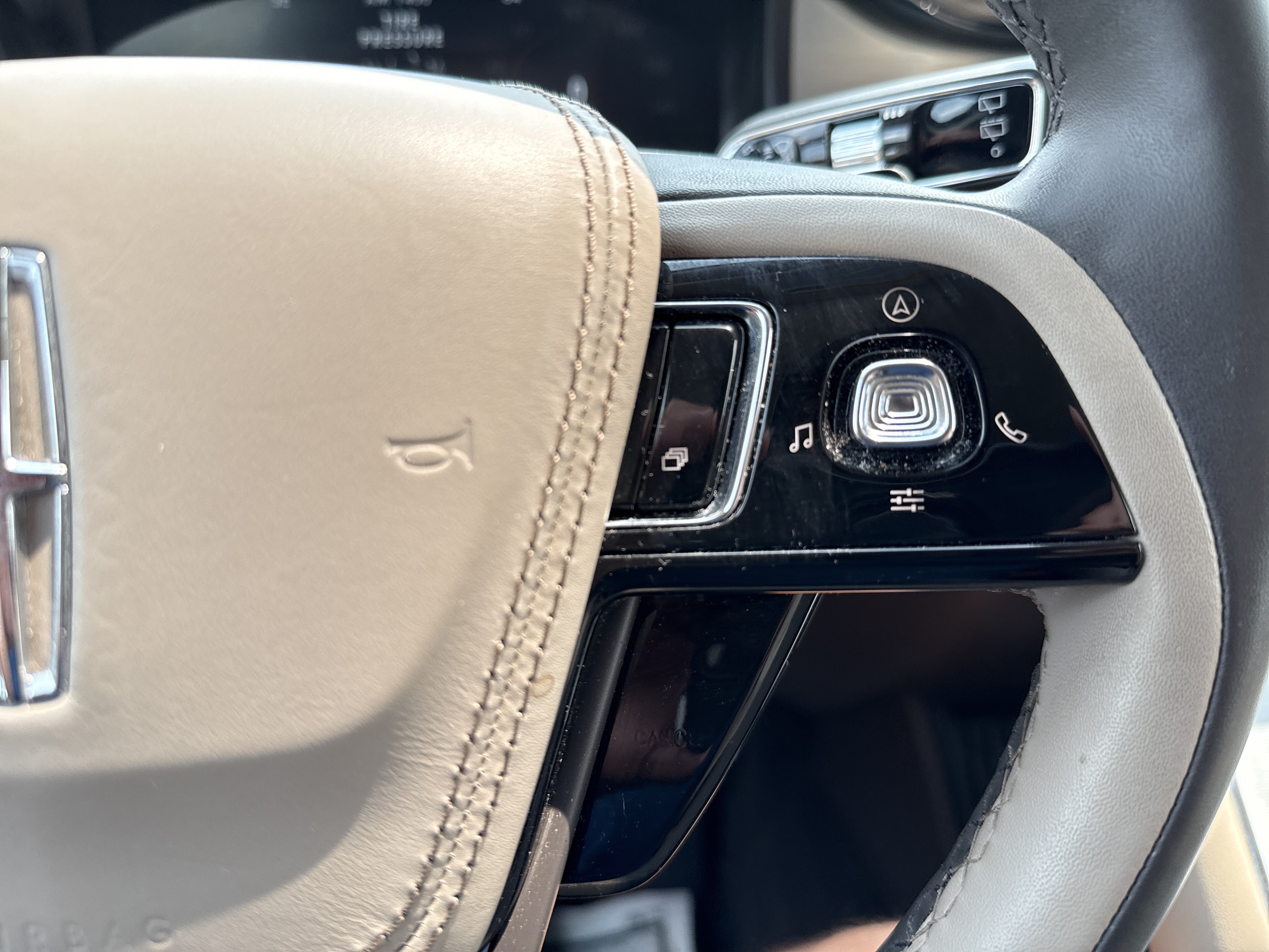 Used 2022 Lincoln Aviator AWD w/ Premium Package image 20